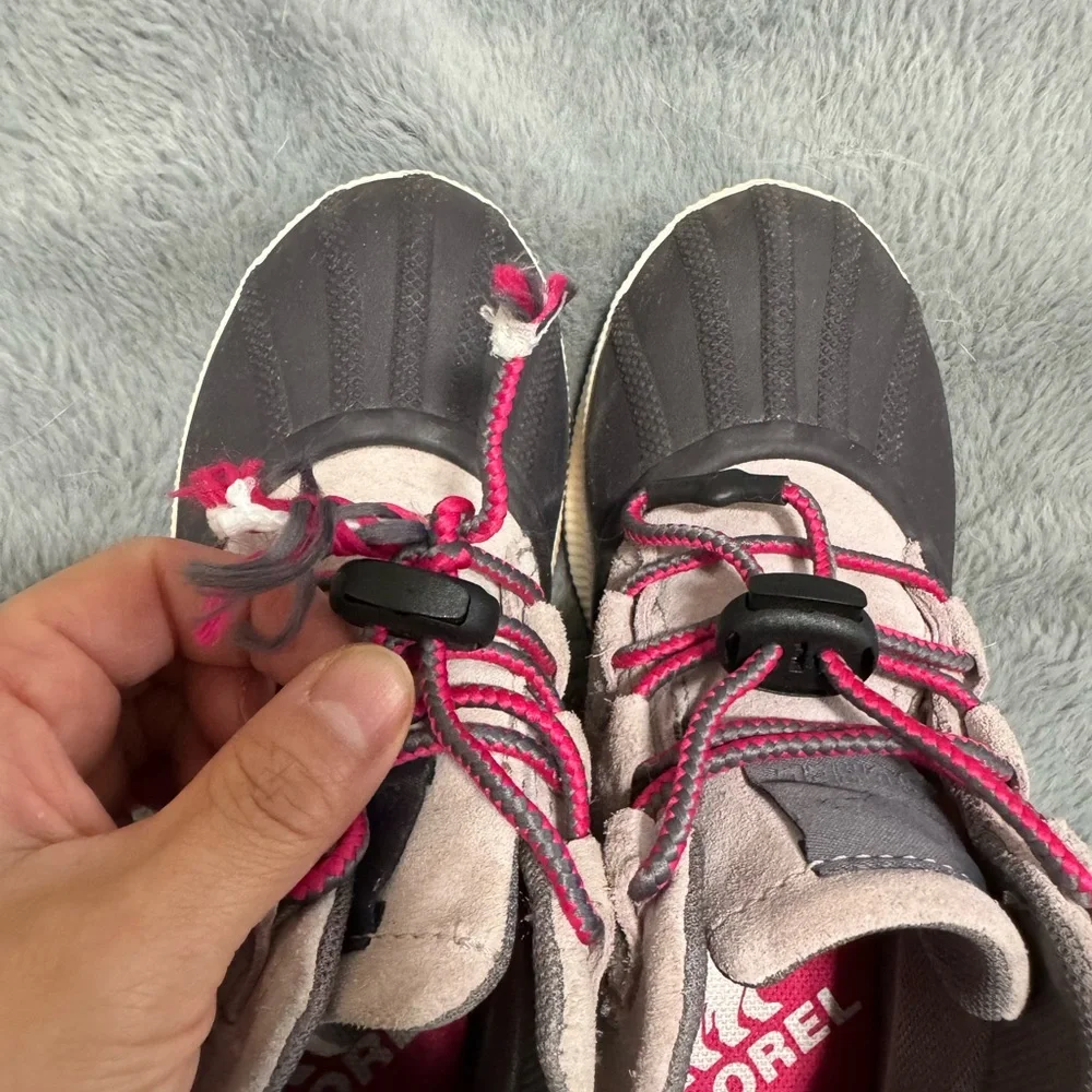 Sorel Waterproof Suede Ankle Boots in Gray with Pink Laces Size 2